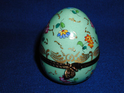 FLOWERED EGG
